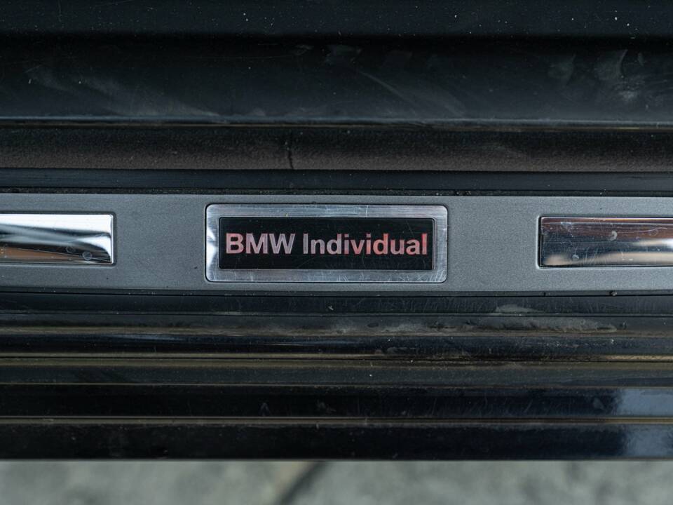 Image 34/50 of BMW 750iL (2001)