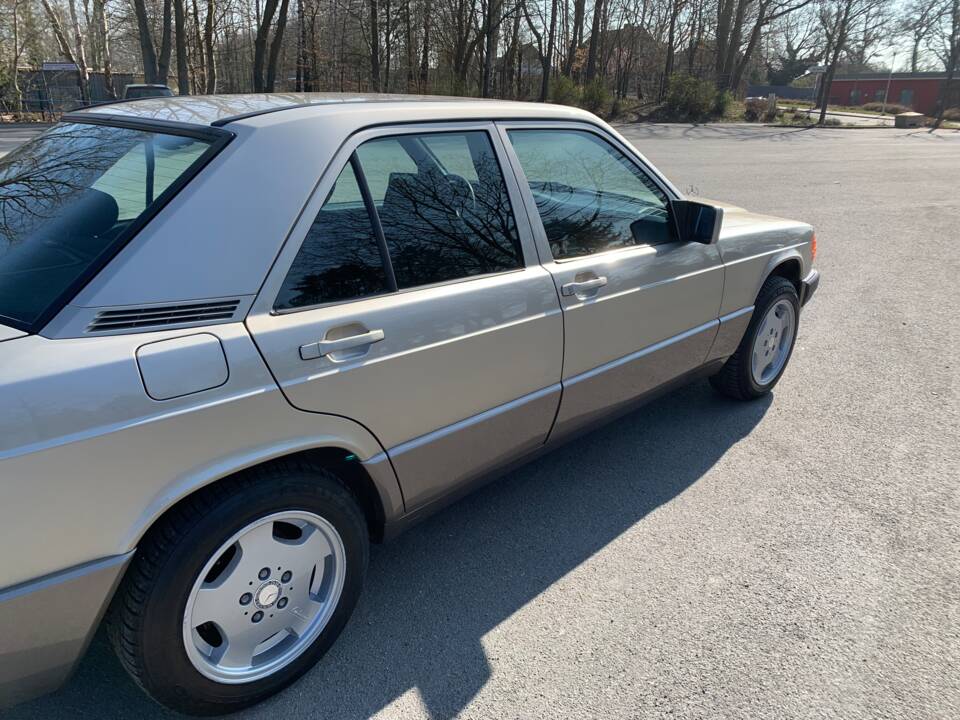 Bild 9/18 von Mercedes-Benz 190 E 1.8 (1991)