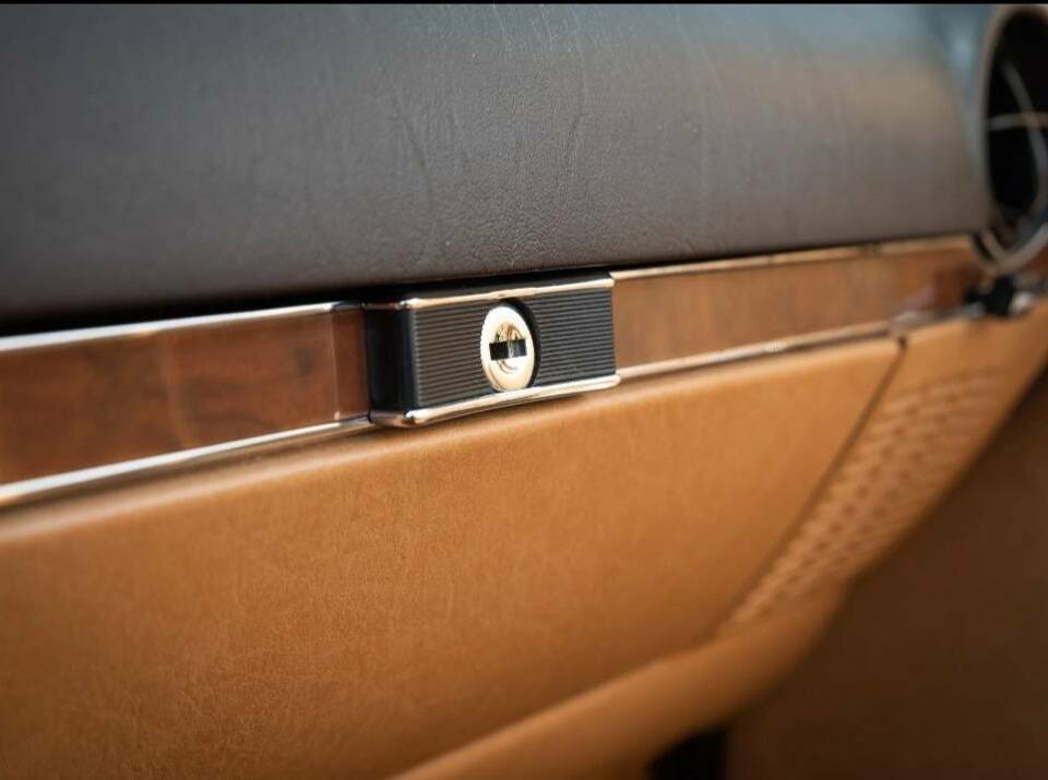 Imagen 17/20 de Mercedes-Benz 560 SL (1989)