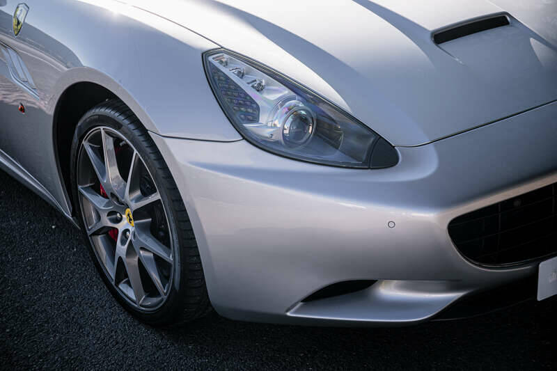 Image 35/44 de Ferrari California (2011)