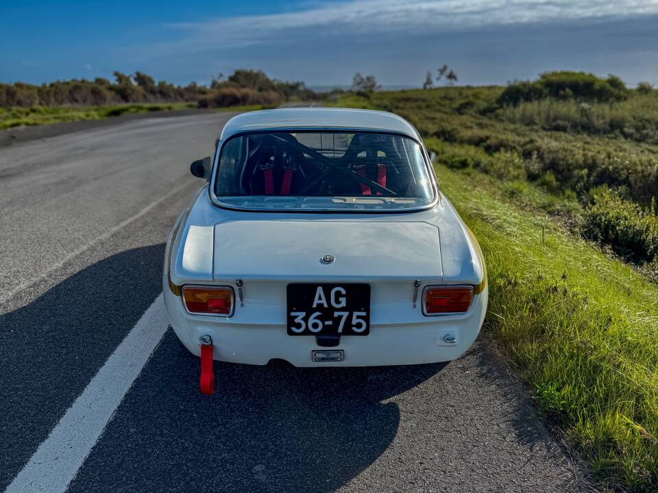 Image 10/99 of Alfa Romeo Giulia 1750 GT Am (1971)