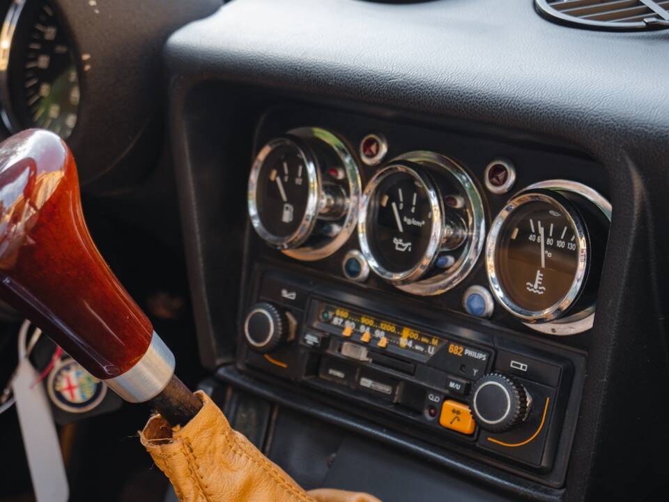 Image 28/34 de Alfa Romeo 2000 Spider Veloce (1980)