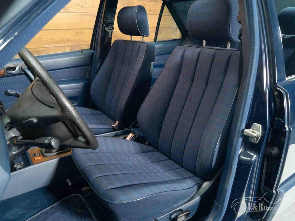 Imagen 11/19 de Mercedes-Benz 190 D (1990)