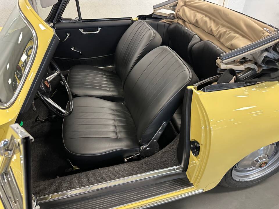 Image 45/101 of Porsche 356 B 1600 (1963)