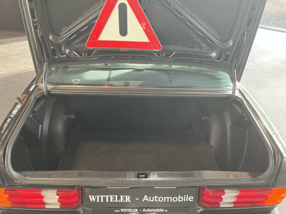 Bild 18/22 von Mercedes-Benz 190 E 2.5-16 (1990)