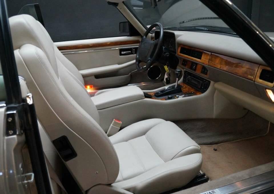 Image 44/50 of Jaguar XJS 4.0 (1995)