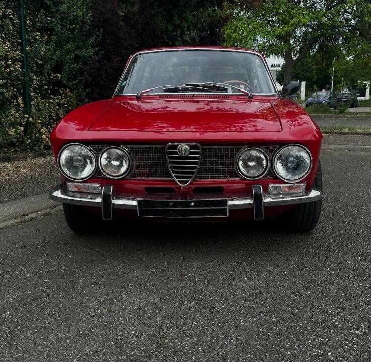Image 6/11 of Alfa Romeo 2000 Spider Veloce (1974)