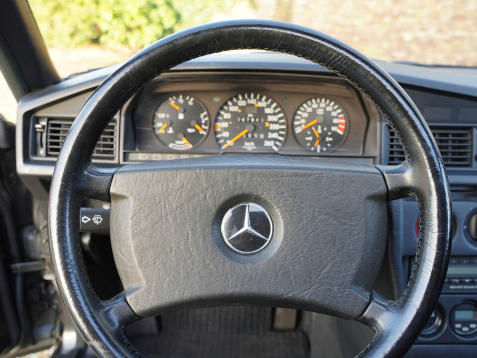 Immagine 30/50 di Mercedes-Benz 190 E 2.5-16 (1991)