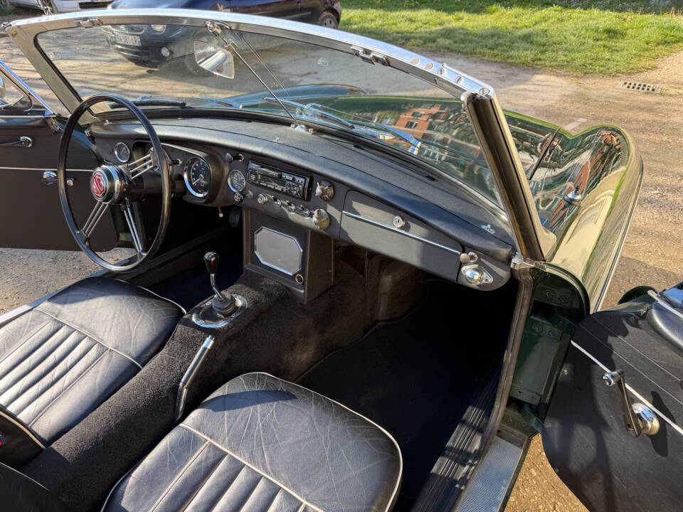 Image 5/12 of MG MGB (1964)