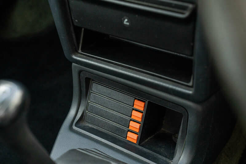 Image 38/50 of Ford Escort XR3i (1983)