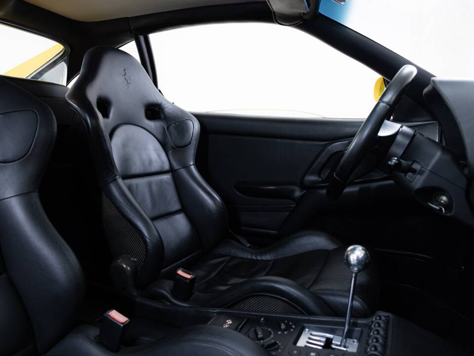 Image 17/36 de Ferrari F 355 Berlinetta (1995)