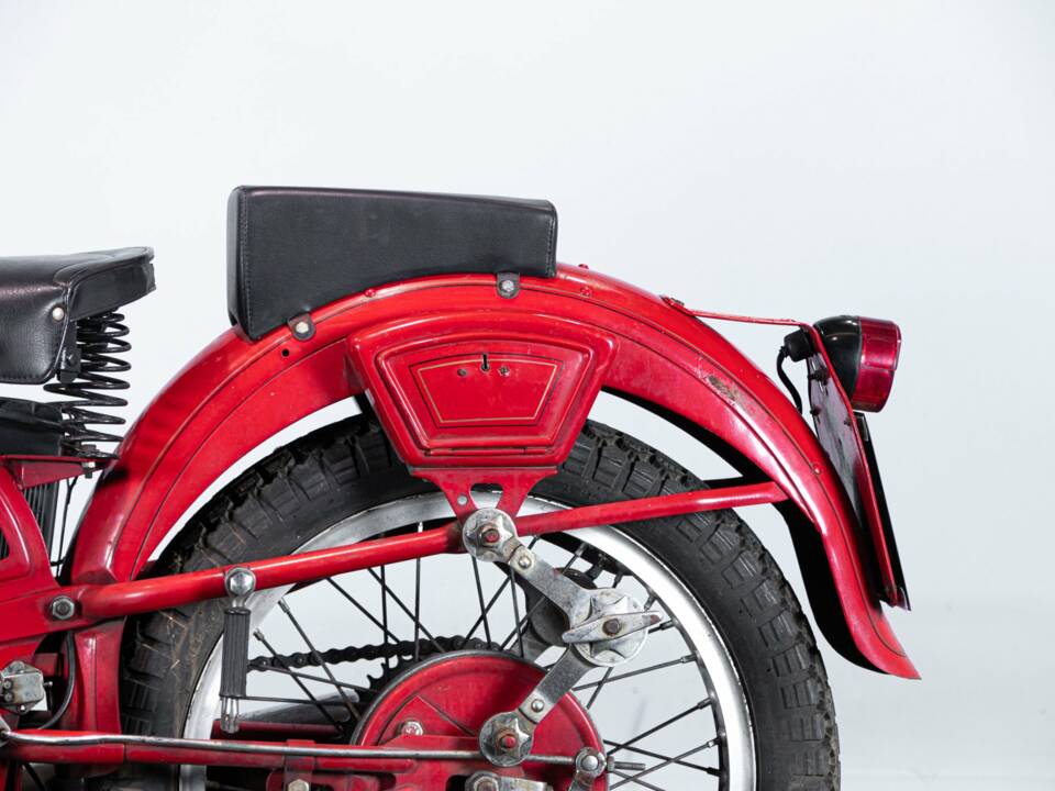 Image 18/50 of Moto Guzzi DUMMY (1950)