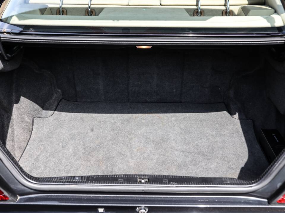 Image 22/37 of Mercedes-Benz E 320 (1995)
