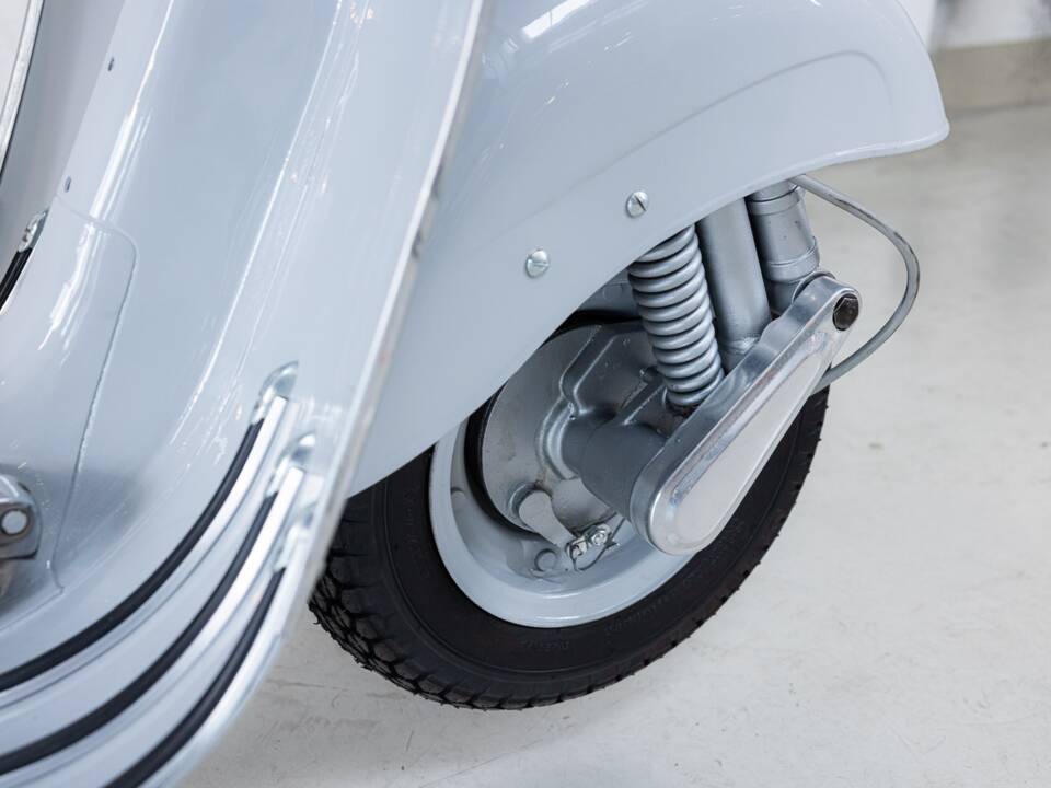 Image 18/21 of Piaggio Vespa 125 (1964)