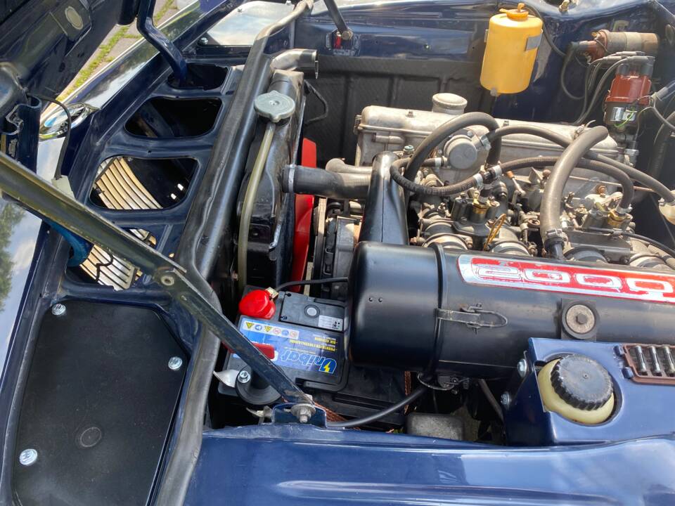 Image 36/79 of BMW 2000 CS (1969)