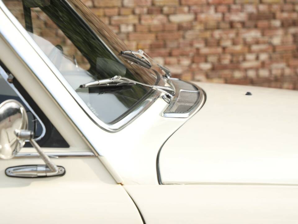 Image 27/50 of Volvo P 123 GT (1969)