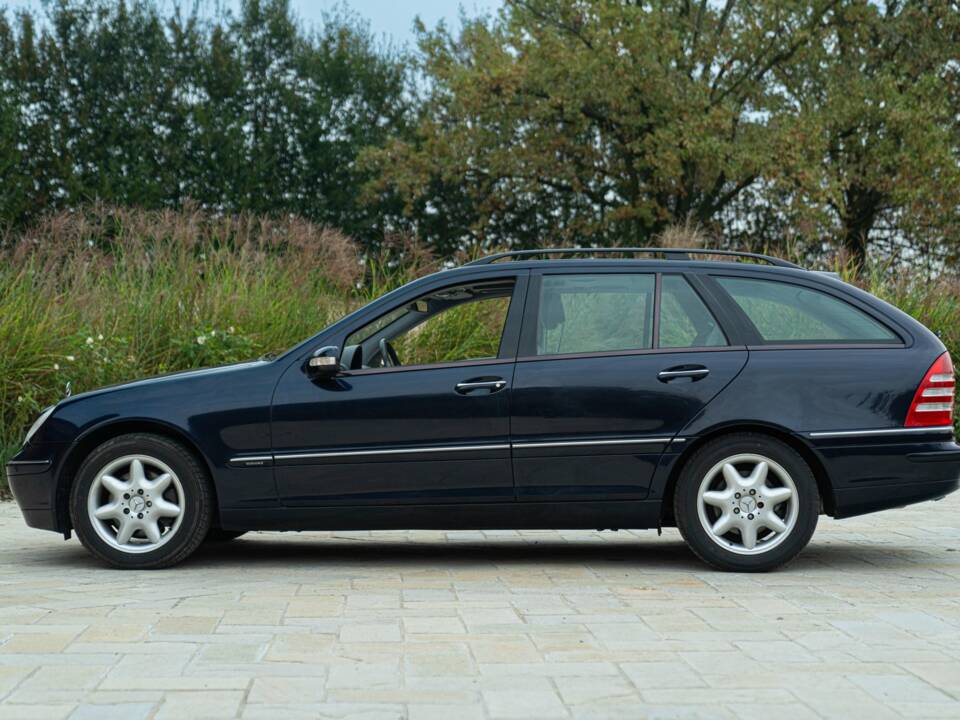 Image 12/50 de Mercedes-Benz C 320 T (2001)