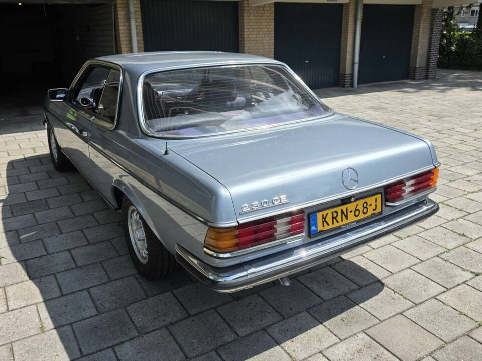 Bild 7/8 von Mercedes-Benz 230 CE (1983)