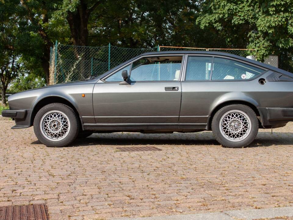 Image 3/10 de Alfa Romeo Alfa 6 - 2.5 (1981)