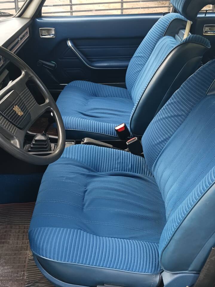 Bild 33/52 von Peugeot 504 (1979)