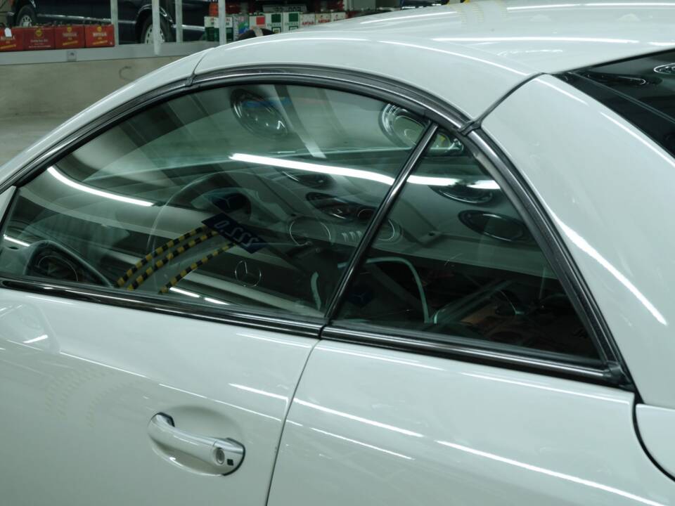 Image 19/50 of Mercedes-Benz SL 55 AMG (2003)