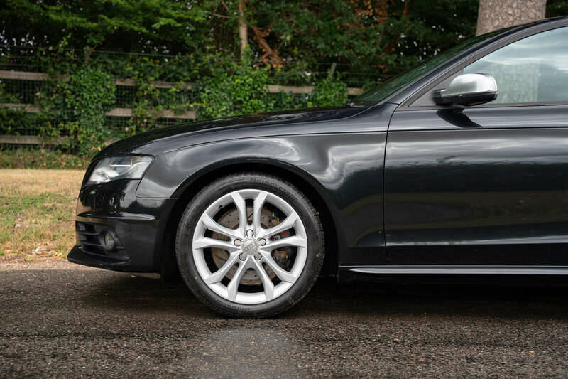 Image 20/50 of Audi S4 (2010)