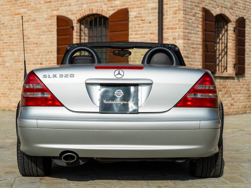 Obraz 8/48 pojazdu Mercedes-Benz SLK 320 (2001)