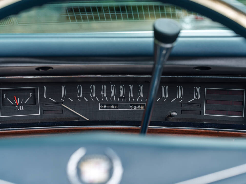 Image 21/30 of Cadillac Fleetwood Eldorado Convertible (1972)
