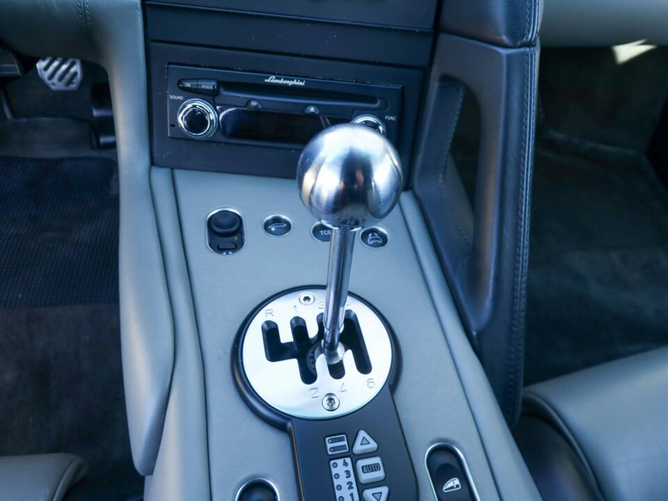 Image 17/50 de Lamborghini Murciélago (2003)