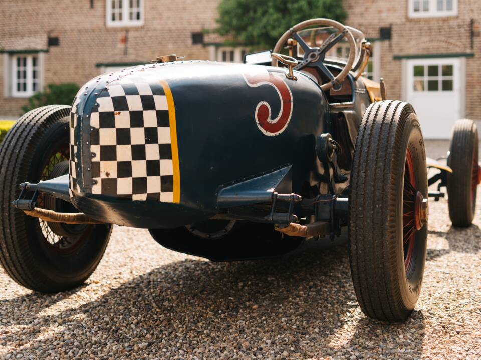 Image 5/25 of Pontiac Economy Eight Special (1933)