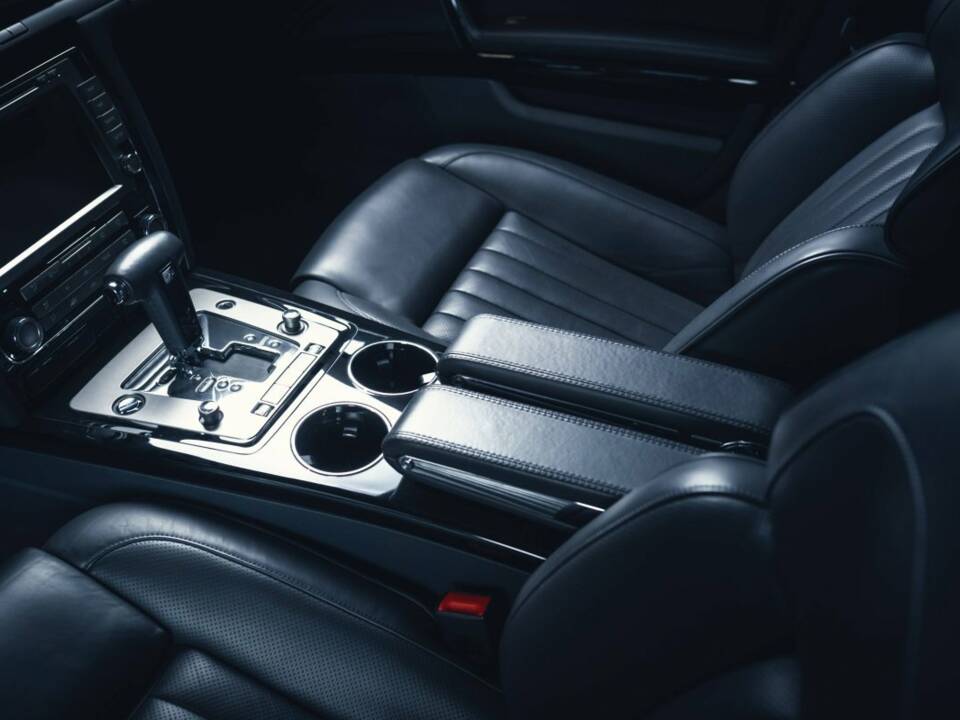 Image 8/15 of Volkswagen Phaeton W12 (2010)