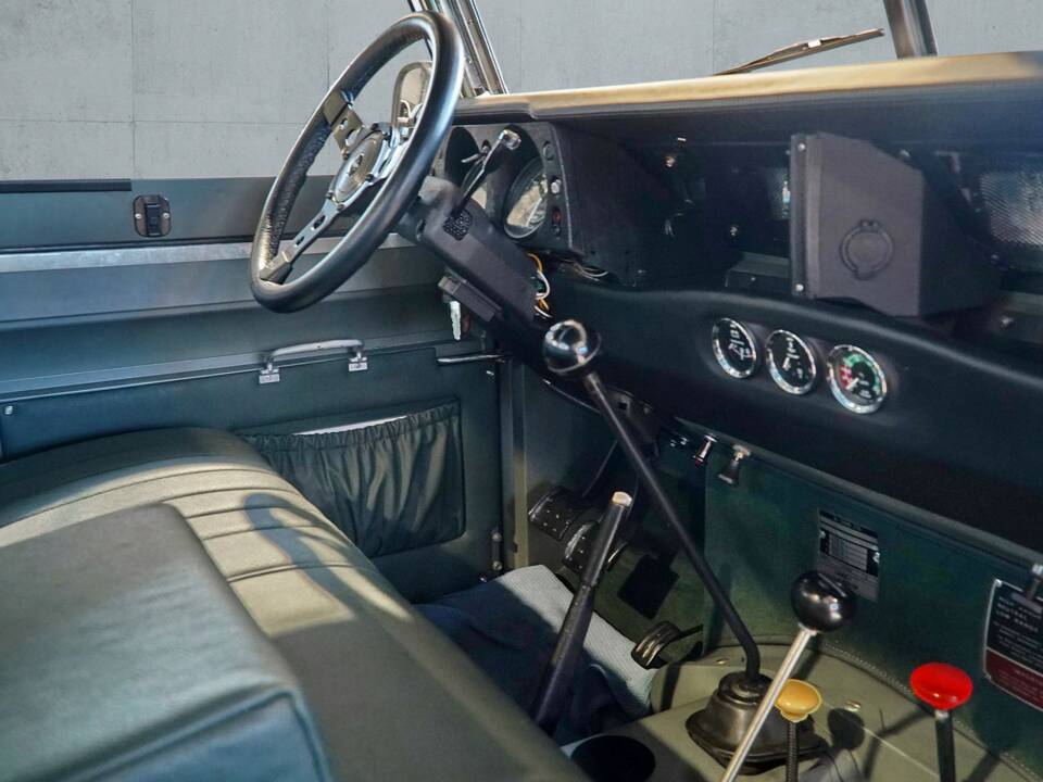 Bild 25/49 von Land Rover 109 (1982)