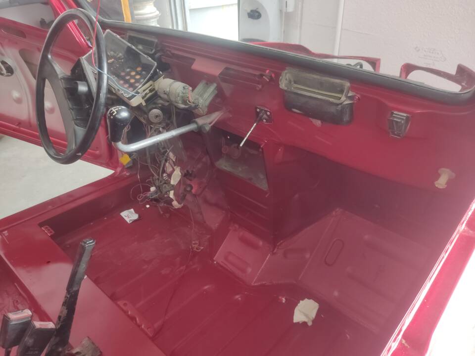 Image 53/91 of Renault R 4 F6 (1988)