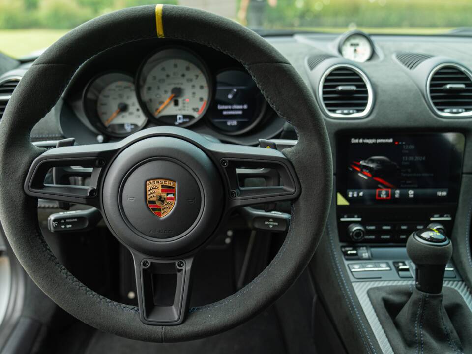 Image 41/100 of Porsche 718 Cayman GT4 RS Weissach (2024)