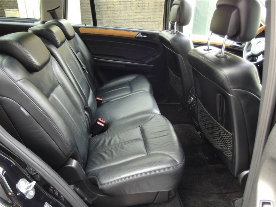 Image 67/99 of Mercedes-Benz GL 550 4MATIC (2009)