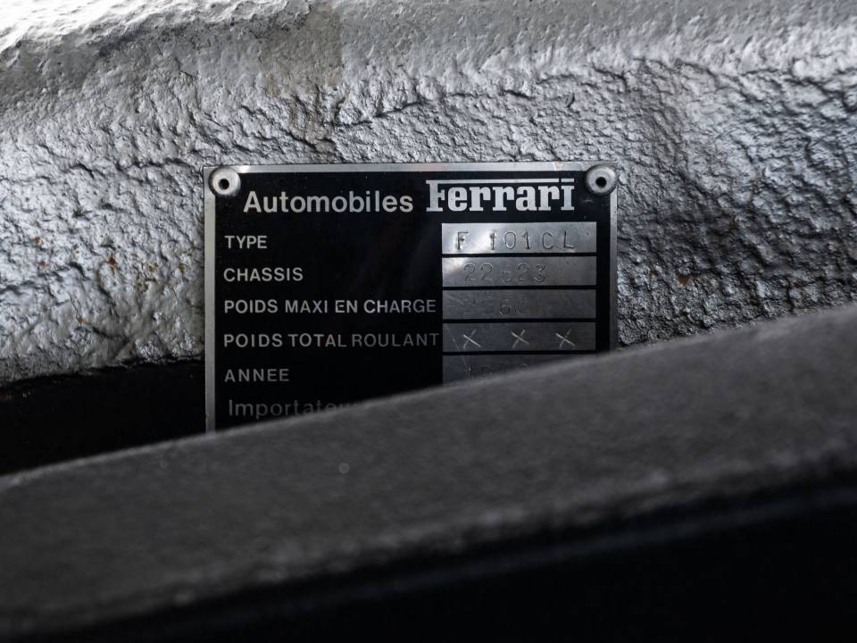 Image 12/32 of Ferrari 400 GT (1977)