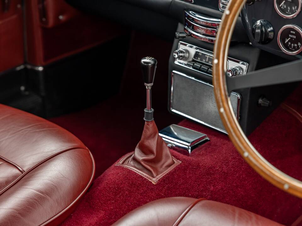 Immagine 51/74 di Aston Martin DB 5 Vantage (1964)