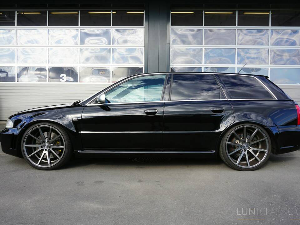 Image 2/41 of Audi RS4 Avant (2000)