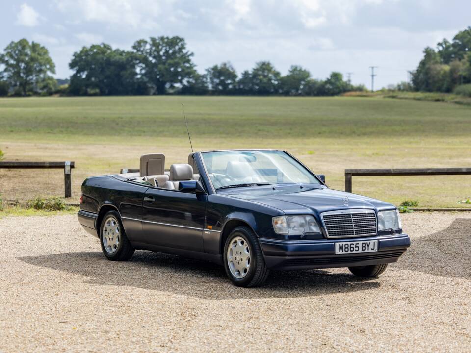 Bild 24/46 von Mercedes-Benz E 320 (1994)