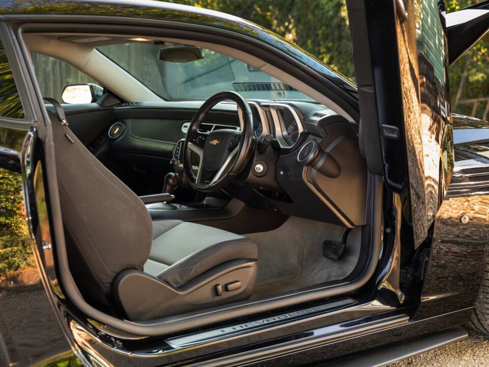 Image 18/33 de Chevrolet Camaro (2015)