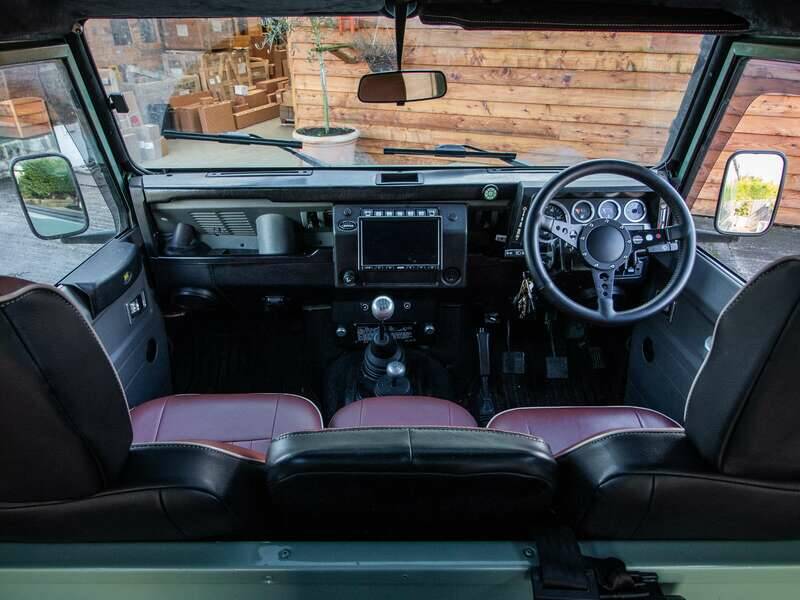 Image 2/20 of Land Rover 90 (1989)