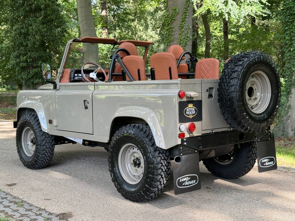 Bild 4/44 von Land Rover Defender 90 Td5 (1999)