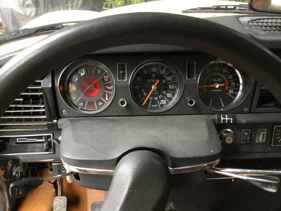 Image 79/82 de Citroën DS 20 (1974)
