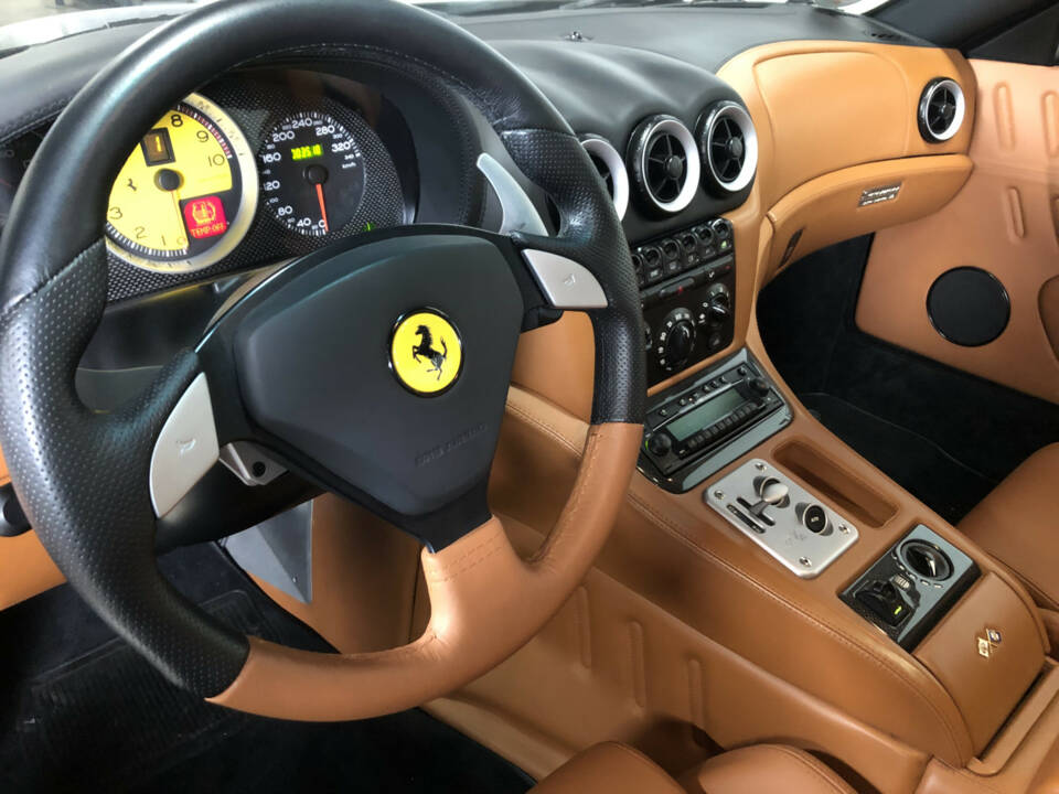 Image 21/40 of Ferrari 575 Superamerica F1 (2006)