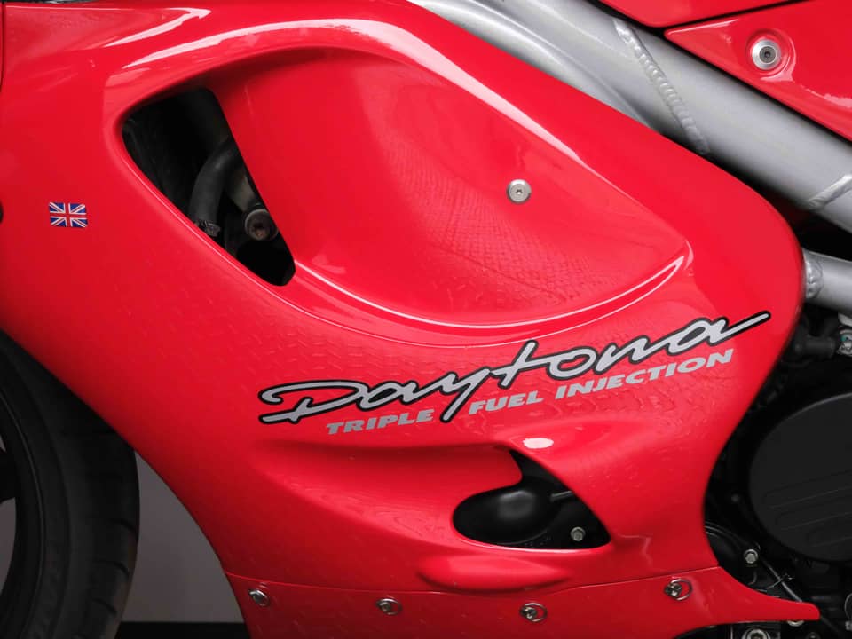 Image 33/66 of Triumph Daytona T595 (1998)
