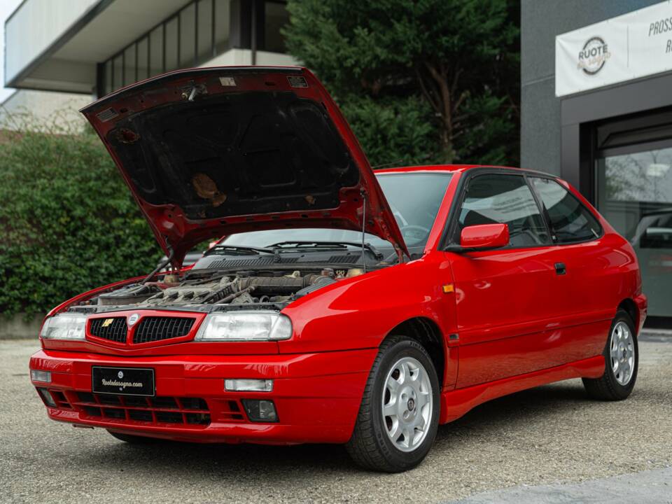 Imagen 34/38 de Lancia Delta HPE 1.6 16v (1998)