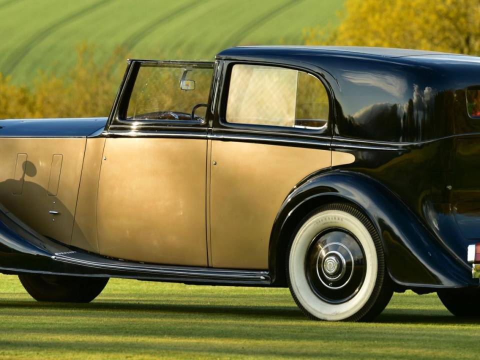 Image 16/50 of Rolls-Royce Phantom III (1938)