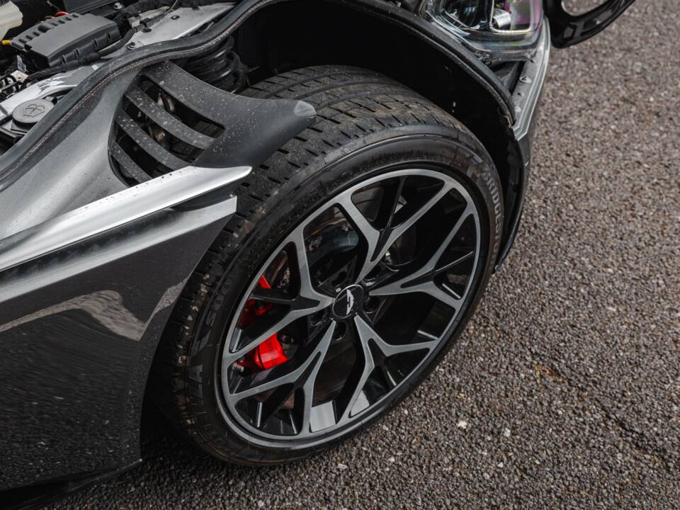 Image 21/39 of Aston Martin DB 11 Volante (2018)