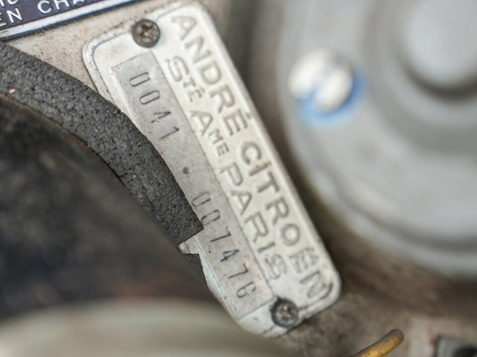 Image 32/43 of Citroën ID 19 Break (1967)