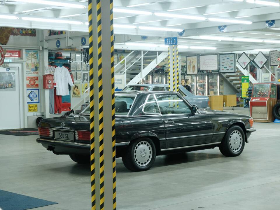 Image 13/50 de Mercedes-Benz 560 SL (1988)